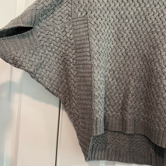 Moth Women's Loose Knit Turtleneck Bat Wing Sweater Light Grey Size XS - Picture 3 of 7